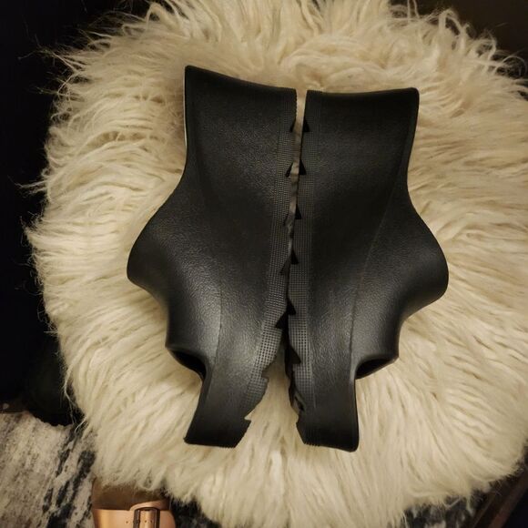 NWOT BareTraps Black Wedge Sandals - Picture 4 of 7